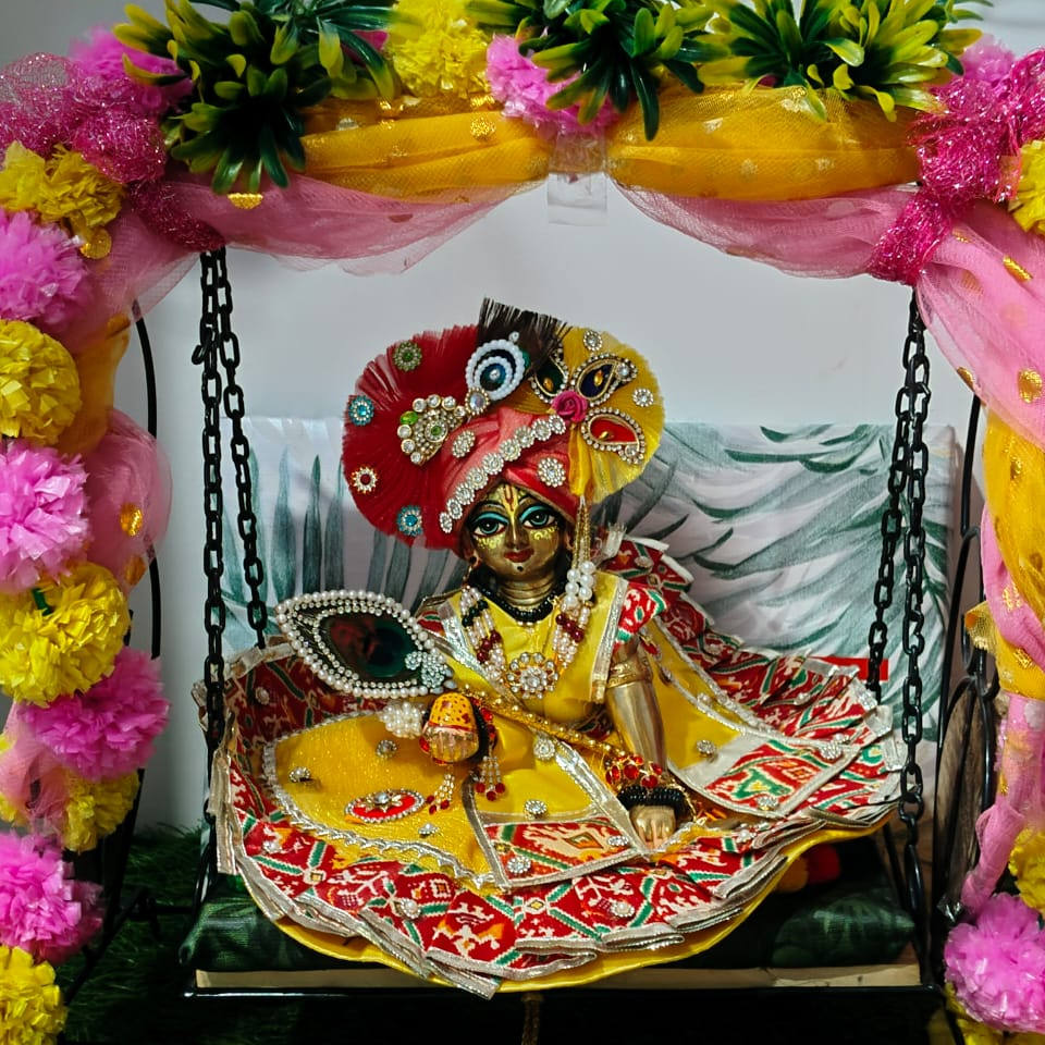 Best ways to Celebrate Your Devotion with Laddoo Gopal